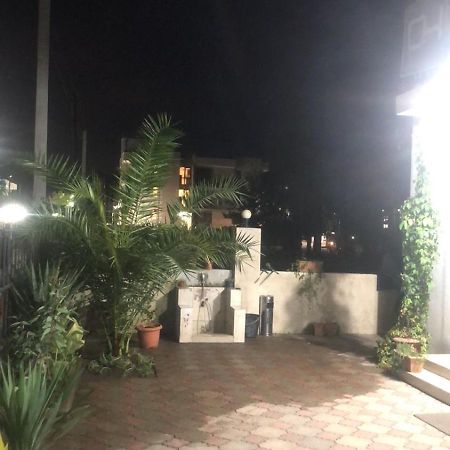 Hotel Lotus Уреки Екстериор снимка