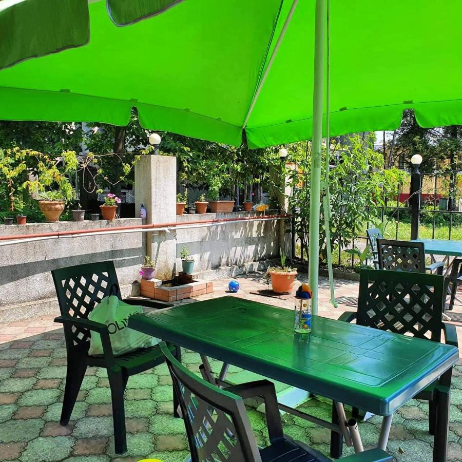 Hotel Lotus Уреки Екстериор снимка