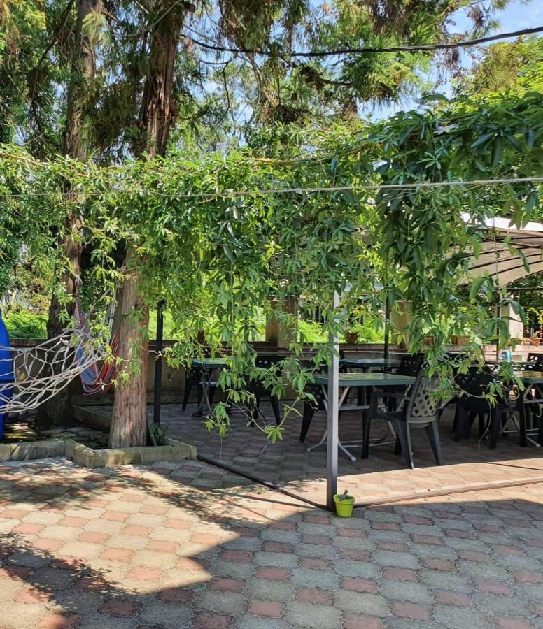 Hotel Lotus Уреки Екстериор снимка