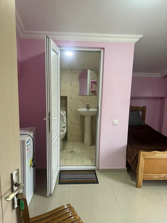 Hotel Lotus Уреки Екстериор снимка