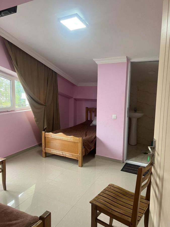 Hotel Lotus Уреки Екстериор снимка