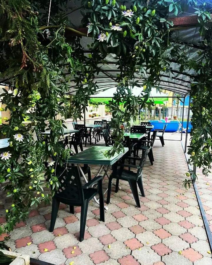 Hotel Lotus Уреки Екстериор снимка