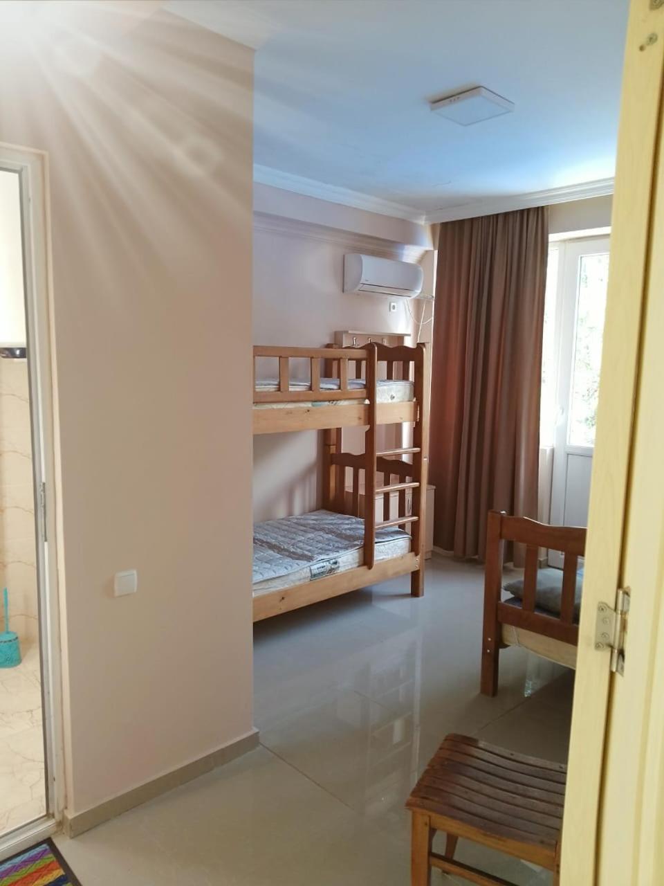 Hotel Lotus Уреки Екстериор снимка