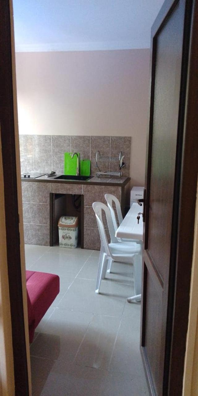 Hotel Lotus Уреки Екстериор снимка