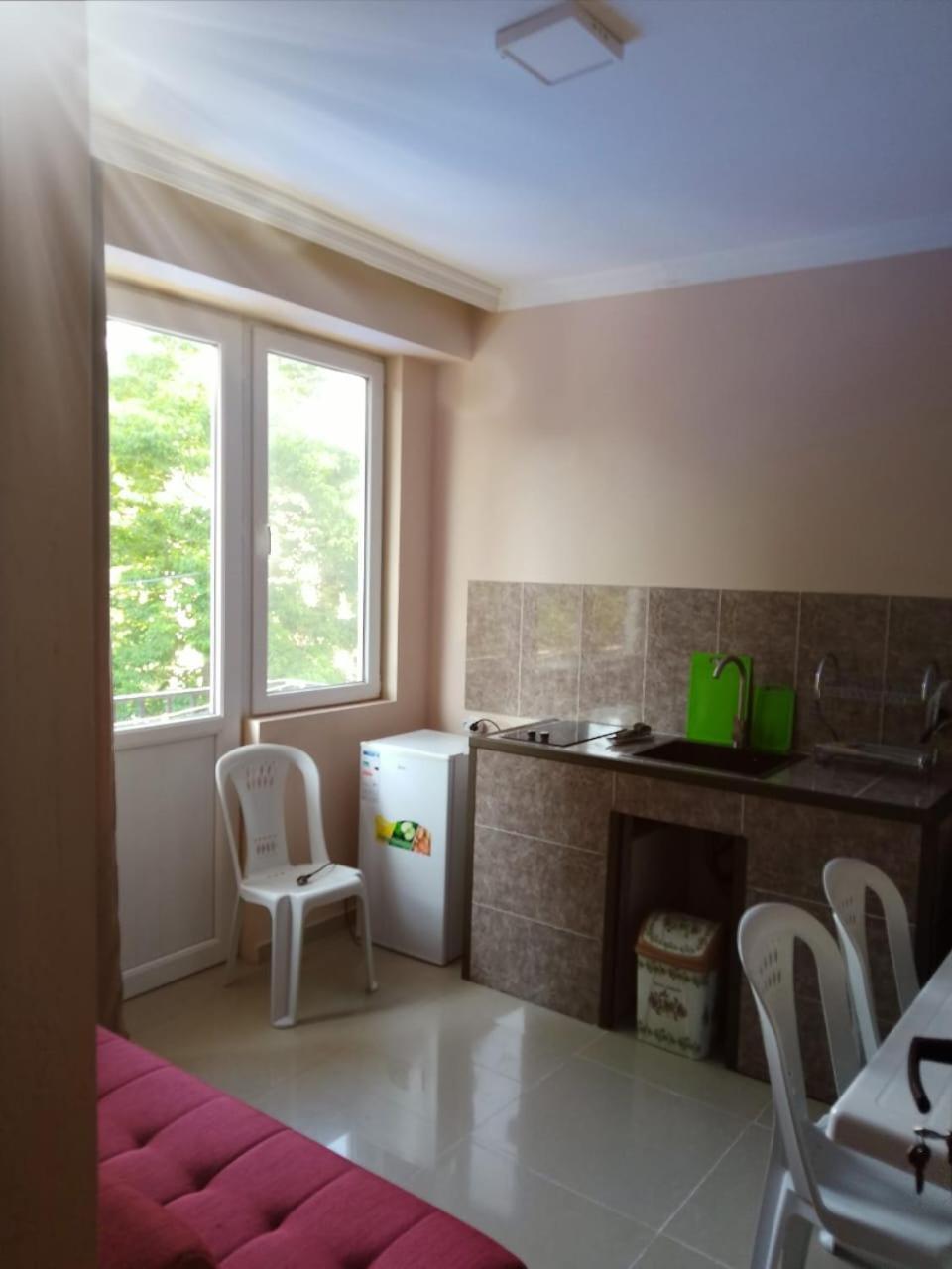 Hotel Lotus Уреки Екстериор снимка